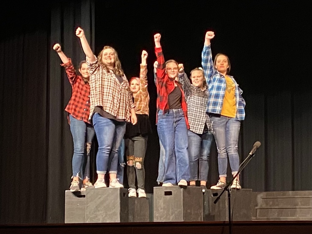 Theatre performance, 6 girls in the the performance. 