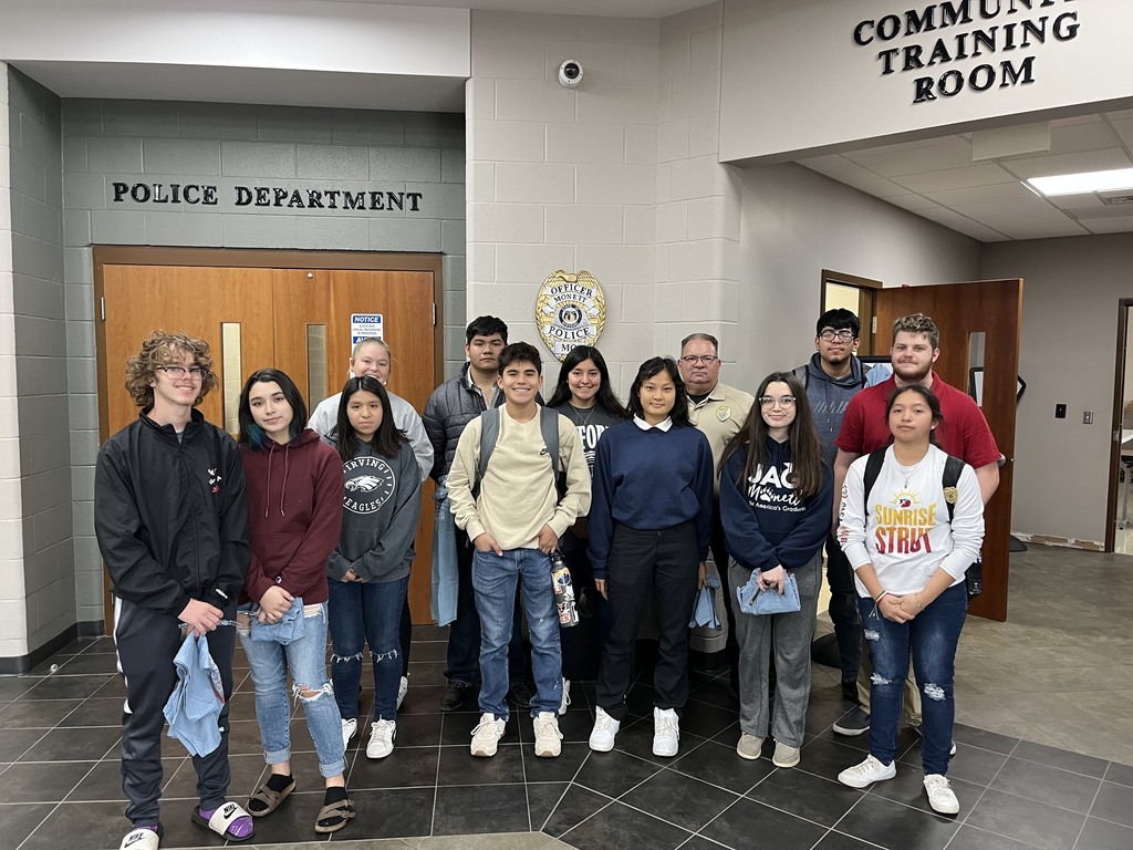 Students touring the Monett Police Department 